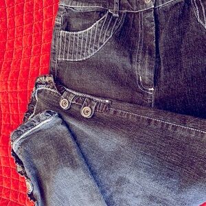 Vex- vintage jean capri… adorable stitching detail, ruffles , and buttons!